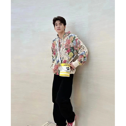 ルイヴィトンスーパーコピー  パーカー フード Tシャツ 高品質