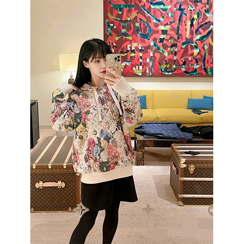 ルイヴィトンスーパーコピー  パーカー フード Tシャツ 高品質