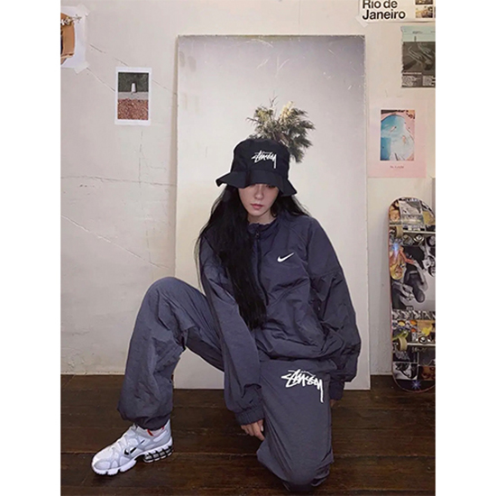 ナイキ × ステューシー 偽物コラボ ジップアップ ジャケットアウター