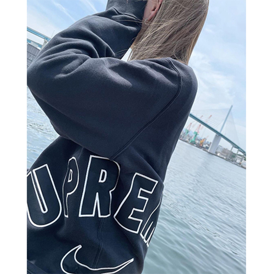 シュプリームスーパーコピー × ナイキ コピー   スウェット長袖 Tシャツ