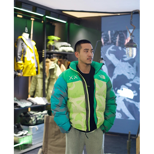 ノースフェイス × KAWS コラボ ダウンジャケット 高品質