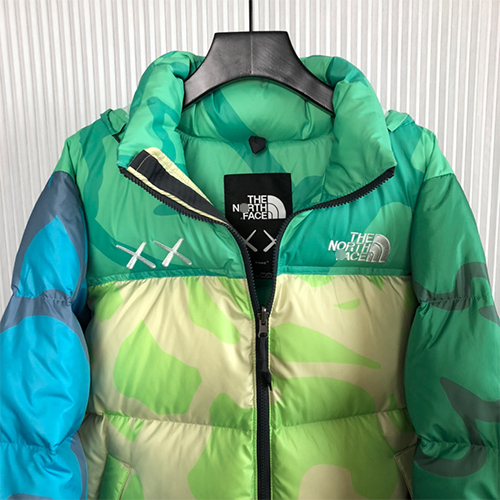 ノースフェイス × KAWS コラボ ダウンジャケット 高品質