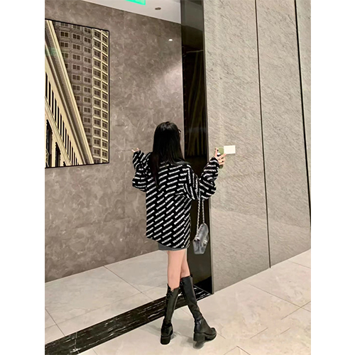 バレンシアガ  ロゴ  ニットカーディガン 男女兼用