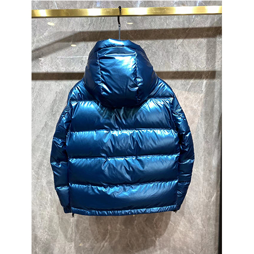プラダ スーパーコピー 秋冬 ダウンジャケット 高品質