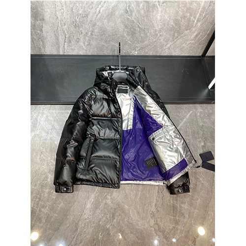 プラダ スーパーコピー 秋冬 ダウンジャケット 高品質