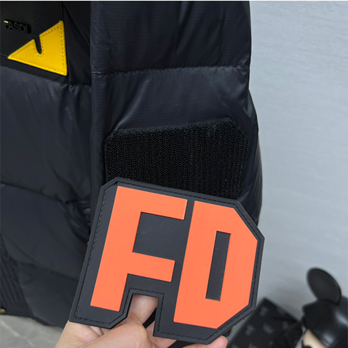 フェンディコピー 秋冬 ダウンジャケット 高品質