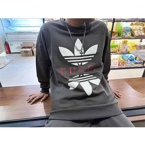 グッチ × アディダス  スーパーコピー  長袖　スウェットTシャツ