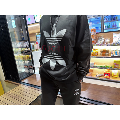 グッチ × アディダス  スーパーコピー  長袖　スウェットTシャツ