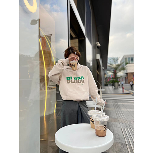 バレンシアガスーパーコピー フード Tシャツ パーカー