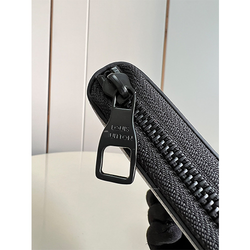 ルイヴィトン偽物 ファスナ付き 長財布 M69979 Zippy Wallet Vertical