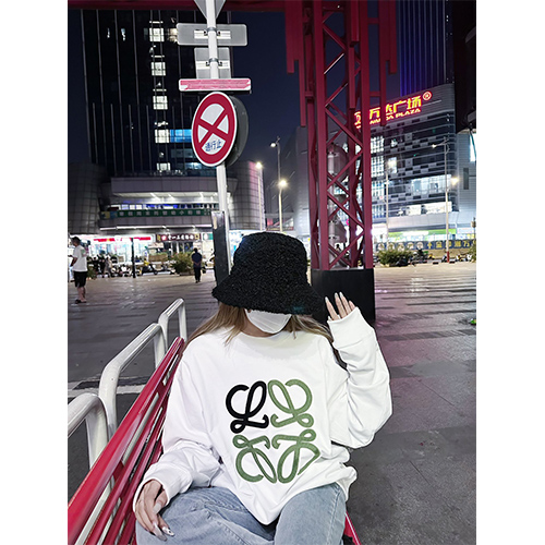 【入手困難✨】ロエベ服コピー スウェットTシャツ   ♡   2カラー ♡  ＸＳ～Ｌ  ♡  すぐ品切れになる商品の一つ   ♡