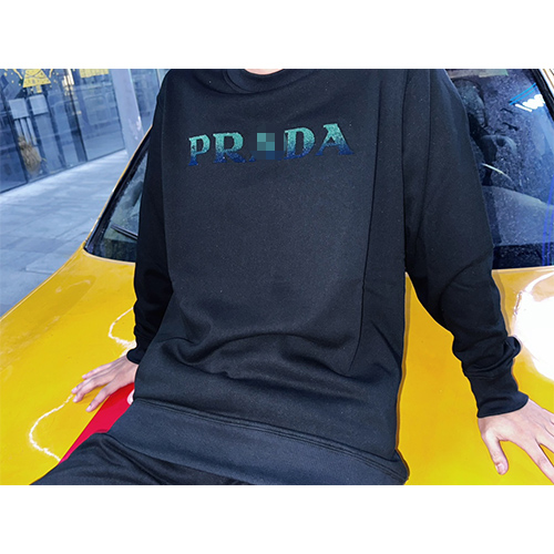 プラダ偽物 スウェットTシャツ  ♡   首の後ろグリーンマークポイント  ♡   2カラー  ♡  ＸＳ～Ｌ  ♡