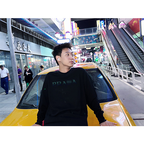 プラダ偽物 スウェットTシャツ  ♡   首の後ろグリーンマークポイント  ♡   2カラー  ♡  ＸＳ～Ｌ  ♡