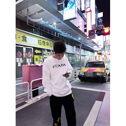 プラダ偽物 スウェットTシャツ  ♡   首の後ろグリーンマークポイント  ♡   2カラー  ♡  ＸＳ～Ｌ  ♡