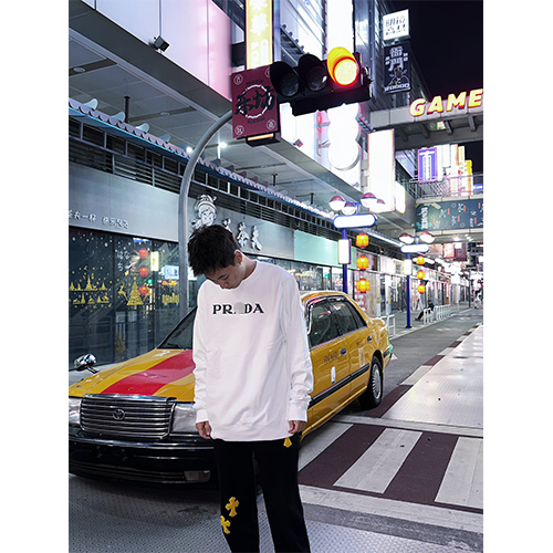 プラダ偽物 スウェットTシャツ  ♡   首の後ろグリーンマークポイント  ♡   2カラー  ♡  ＸＳ～Ｌ  ♡