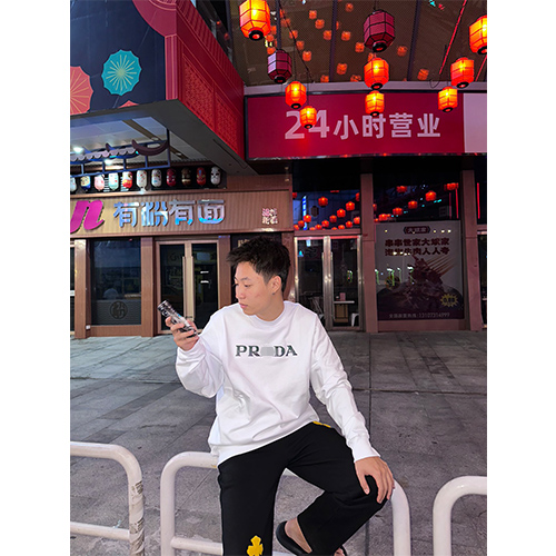 プラダ偽物 スウェットTシャツ  ♡   首の後ろグリーンマークポイント  ♡   2カラー  ♡  ＸＳ～Ｌ  ♡