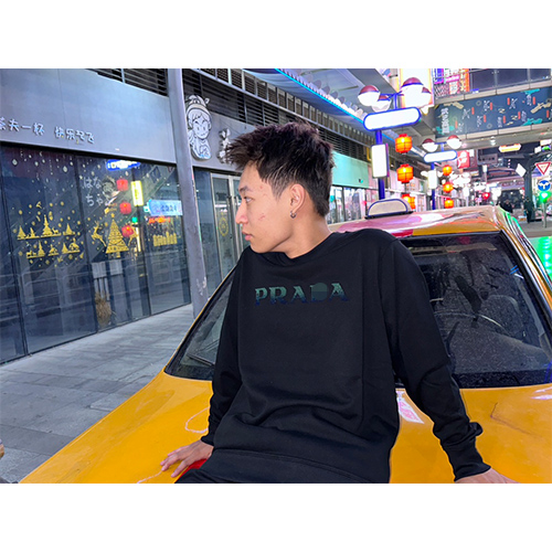 プラダ偽物 スウェットTシャツ  ♡   首の後ろグリーンマークポイント  ♡   2カラー  ♡  ＸＳ～Ｌ  ♡