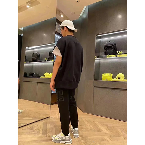 ジバンシイ スウェットTシャツ ♡ 袖のジッパーポイント ♡