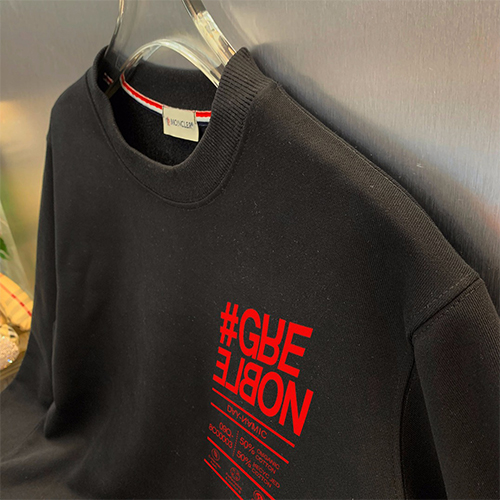 モンクレール偽物 長袖 スウェットTシャツ高品質 ♡ 赤い文字 ポイント ♡ ブラック&ホワイト ♡