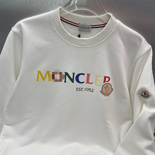 モンクレール偽物 長袖 スウェットTシャツ高品質 ♡ MONCLER彩色の文字ポイント ♡ ブラック&ホワイト ♡