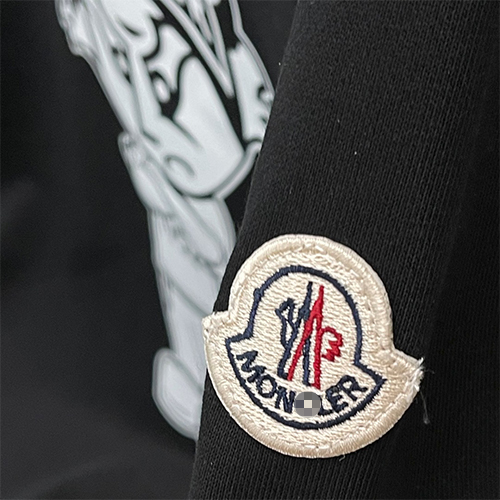 モンクレールコピー  長袖 スウェットTシャツ高品質　  ♡　ブラック＆ホワイト　♡  MONCLER　♡