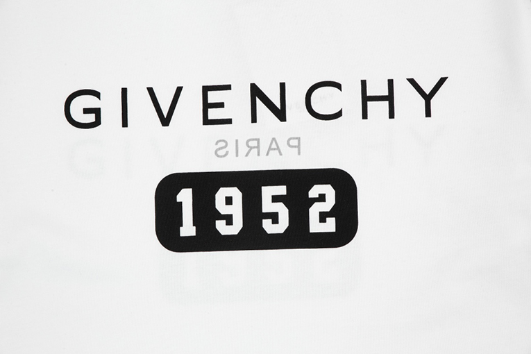 ジバンシイ偽物  高品質 半袖 Tシャツの通販    ♡  GIVENCHYマーク   ♡  ブラック・ホワイト　 ♡