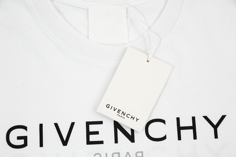 ジバンシイ偽物  高品質 半袖 Tシャツの通販    ♡  GIVENCHYマーク   ♡  ブラック・ホワイト　 ♡