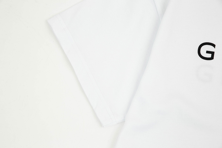 ジバンシイ偽物  高品質 半袖 Tシャツの通販    ♡  GIVENCHYマーク   ♡  ブラック・ホワイト　 ♡