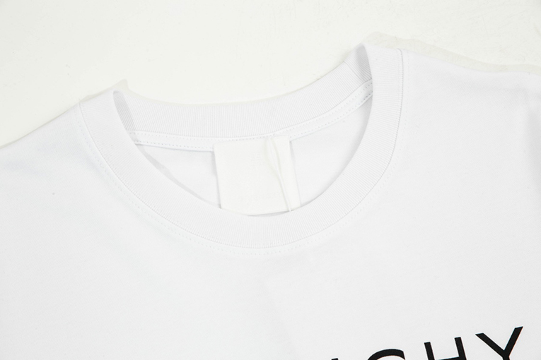 ジバンシイ偽物  高品質 半袖 Tシャツの通販    ♡  GIVENCHYマーク   ♡  ブラック・ホワイト　 ♡
