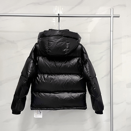 モンクレール偽物激安 ダウンジャケット アウター ♡ 22FW Montbeliard シリーズ ♡ 1.2.3.4.5サイズ ♡ ブラック・ホワイト ♡