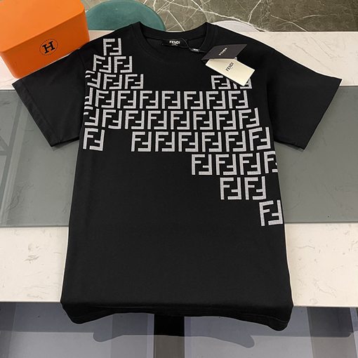【 23ss新商品✨】フェンディ服コピー  23FFプリントロゴ  半袖Tシャツ  ✶ ブラック・ホワイト　 ✶  XS~L ✶