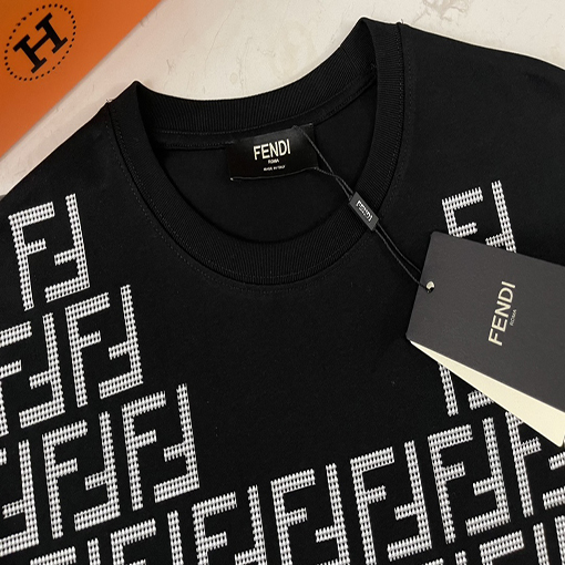 【 23ss新商品✨】フェンディ服コピー  23FFプリントロゴ  半袖Tシャツ  ✶ ブラック・ホワイト　 ✶  XS~L ✶