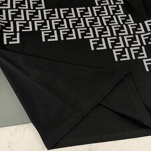 【 23ss新商品✨】フェンディ服コピー  23FFプリントロゴ  半袖Tシャツ  ✶ ブラック・ホワイト　 ✶  XS~L ✶