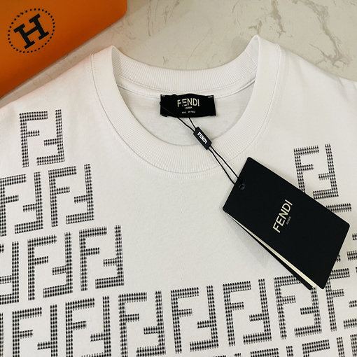 【 23ss新商品✨】フェンディ服コピー  23FFプリントロゴ  半袖Tシャツ  ✶ ブラック・ホワイト　 ✶  XS~L ✶