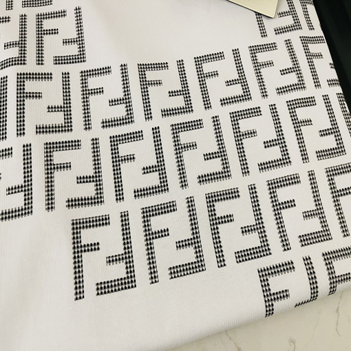 【 23ss新商品✨】フェンディ服コピー  23FFプリントロゴ  半袖Tシャツ  ✶ ブラック・ホワイト　 ✶  XS~L ✶