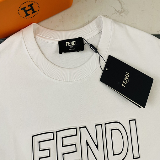 【極美品✨】  フェンディFENDIスーパーコピー 半袖 Tシャツの通販  ✶ ブラック・ホワイト✶ ＸＳ～Ｌ  ✶