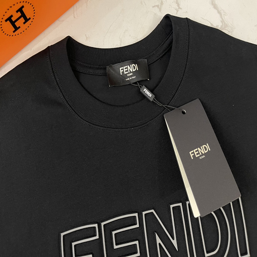 【極美品✨】  フェンディFENDIスーパーコピー 半袖 Tシャツの通販  ✶ ブラック・ホワイト✶ ＸＳ～Ｌ  ✶