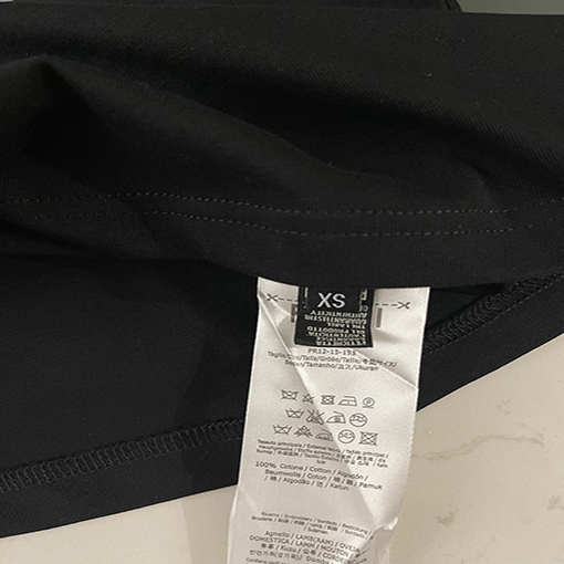【極美品✨】  フェンディFENDIスーパーコピー 半袖 Tシャツの通販  ✶ ブラック・ホワイト✶ ＸＳ～Ｌ  ✶