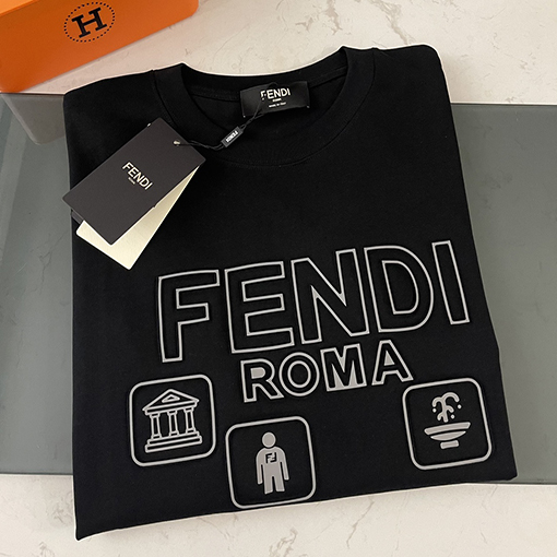 【極美品✨】  フェンディFENDIスーパーコピー 半袖 Tシャツの通販  ✶ ブラック・ホワイト✶ ＸＳ～Ｌ  ✶