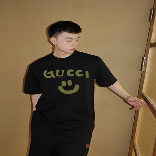 グッチ服偽物 半袖 Tシャツの通販 ★  gucciロゴポイント 2色 ★