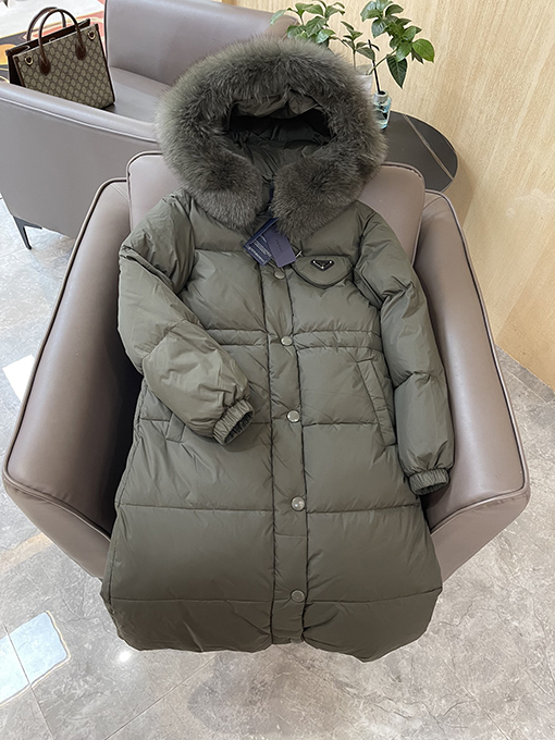 【レディースロングコートの通販】 プラダ服スーパーコピー ダウンロングコート 人気 フォックス