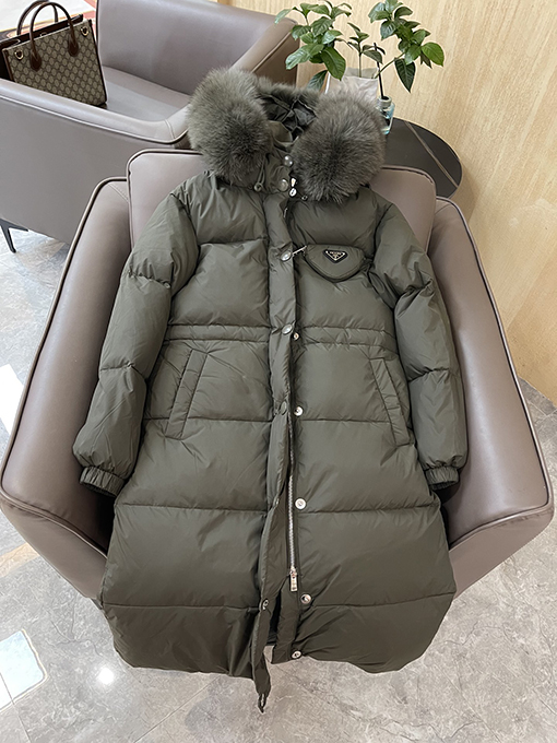 【レディースロングコートの通販】 プラダ服スーパーコピー ダウンロングコート 人気 フォックス