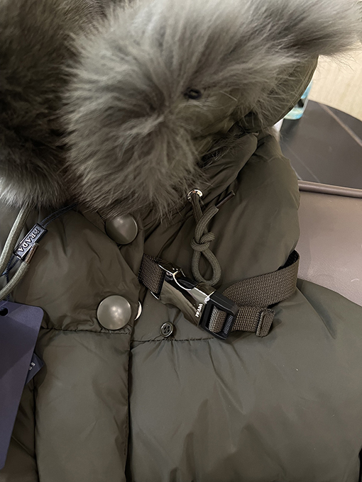 【レディースロングコートの通販】 プラダ服スーパーコピー ダウンロングコート 人気 フォックス