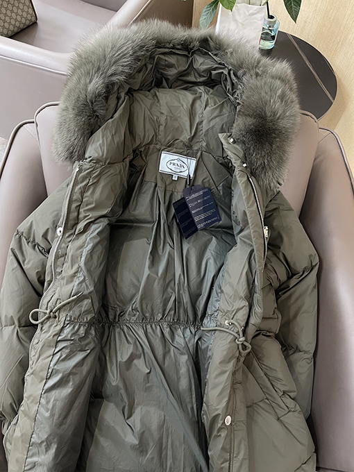 【レディースロングコートの通販】 プラダ服スーパーコピー ダウンロングコート 人気 フォックス