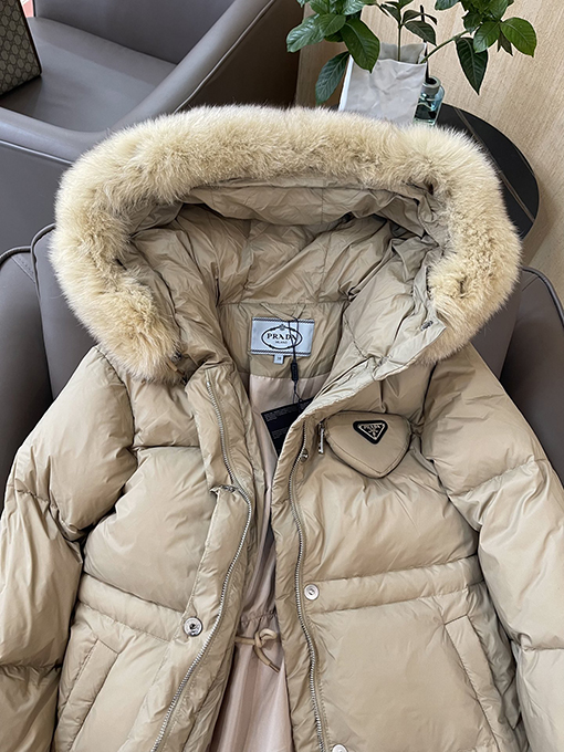 【レディースロングコートの通販】 プラダ服スーパーコピー ダウンロングコート 人気 フォックス