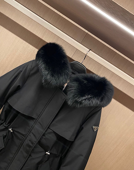 【レディースショートコートの通販】 プラダ服偽物ダウンショートコート 人気 フォックス