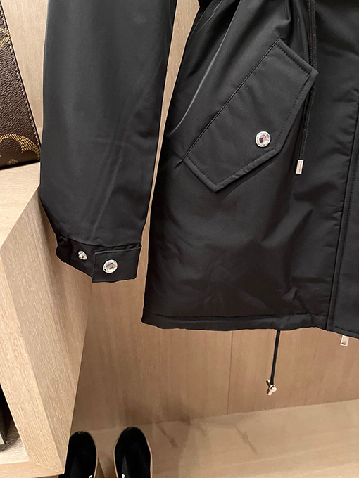 【レディースショートコートの通販】 プラダ服偽物ダウンショートコート 人気 フォックス