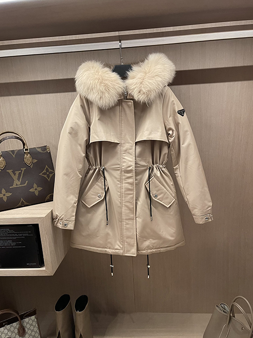 【レディースショートコートの通販】 プラダ服偽物ダウンショートコート 人気 フォックス