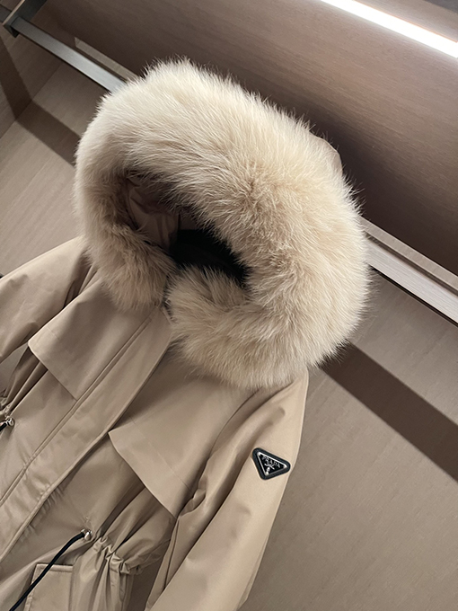 【レディースショートコートの通販】 プラダ服偽物ダウンショートコート 人気 フォックス
