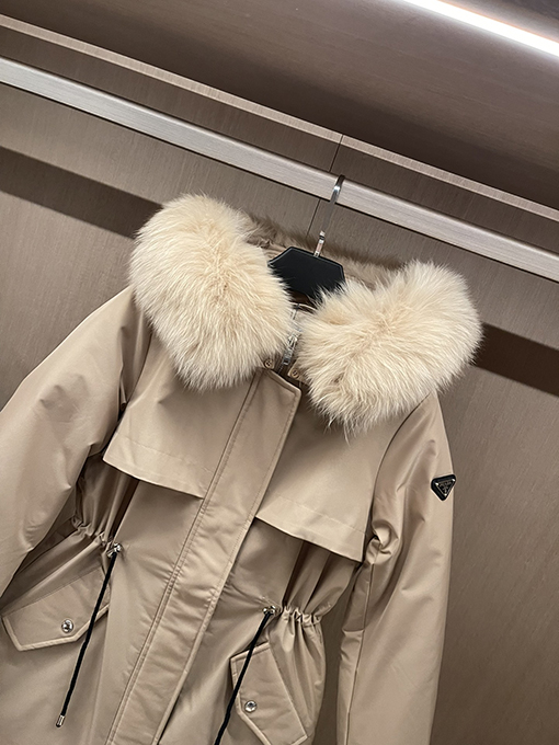 【レディースショートコートの通販】 プラダ服偽物ダウンショートコート 人気 フォックス